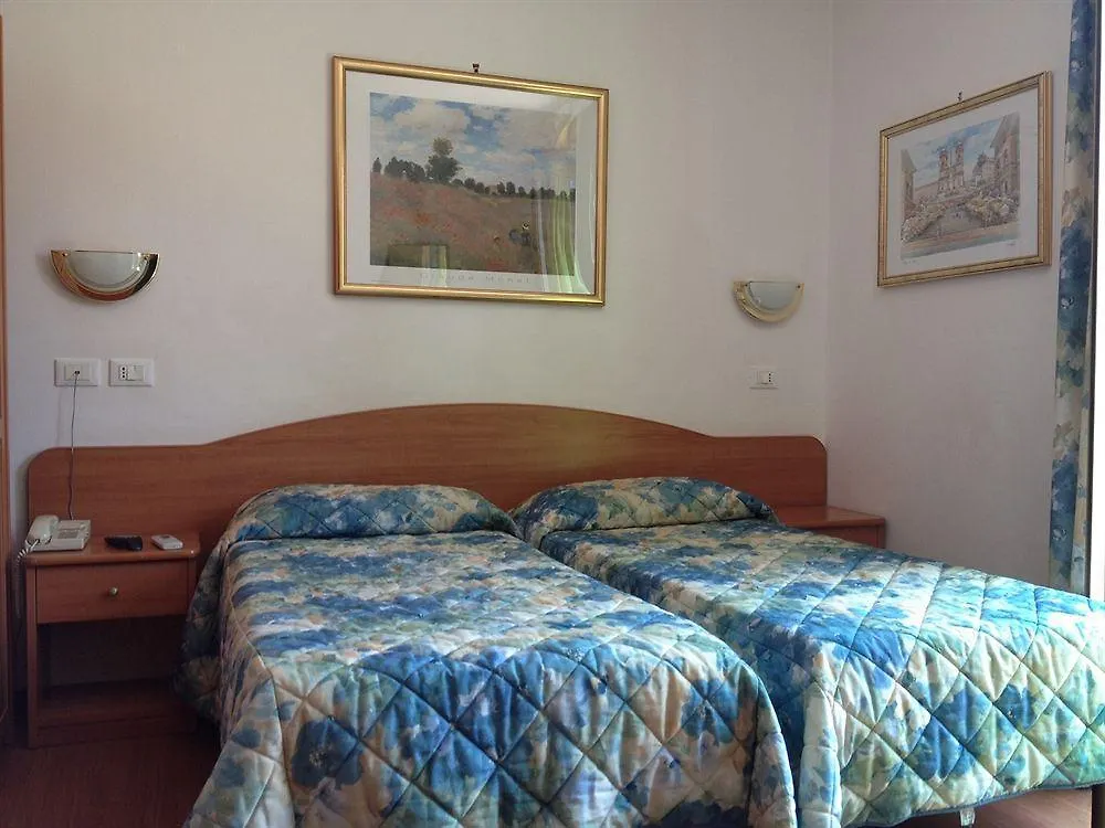 Hotel Tirreno Rome 3*,