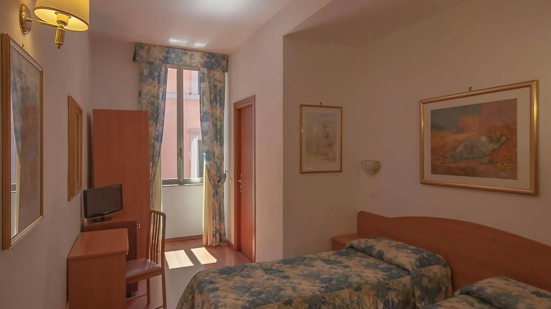 ***  Hotel Tirreno Rome Italie
