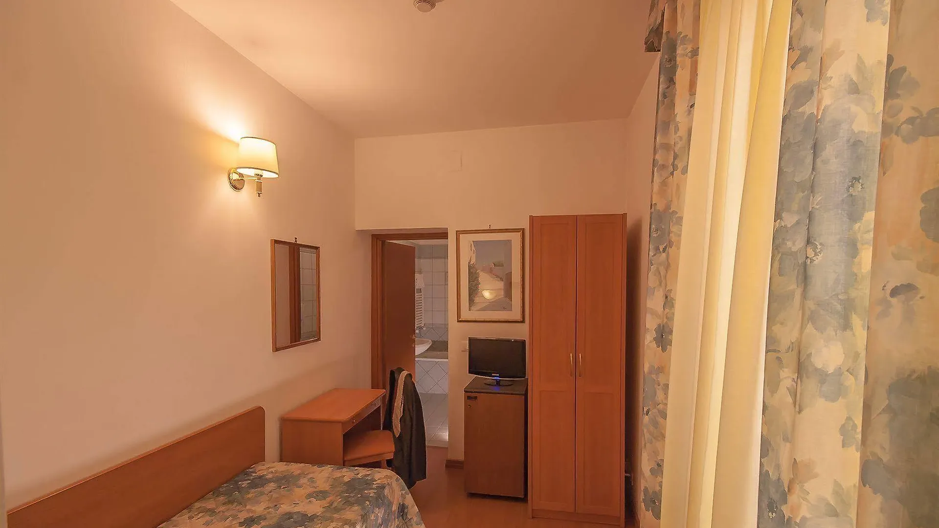 Hotel Tirreno Rome 3*,