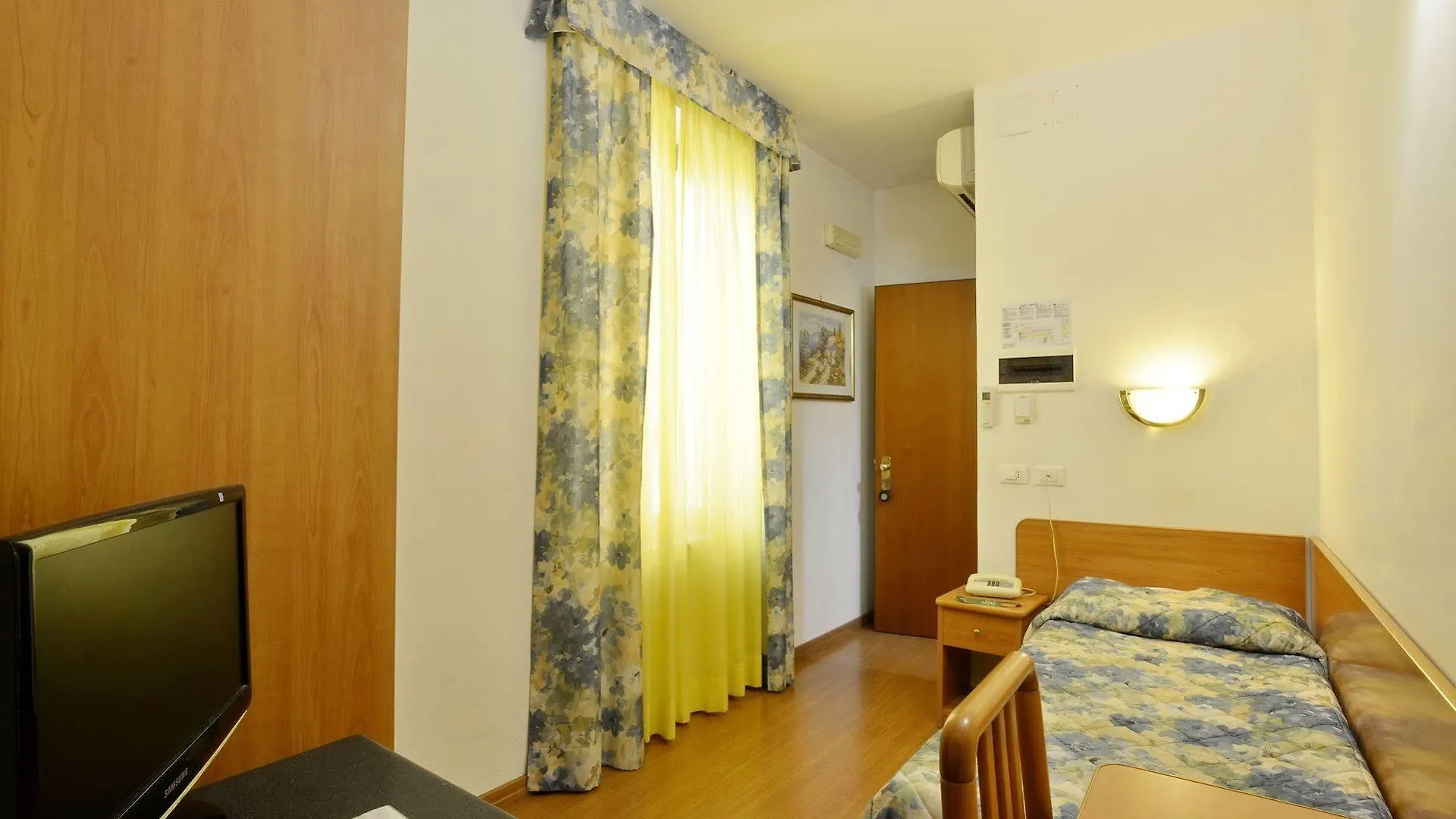 Hotel Tirreno Rome 3*,