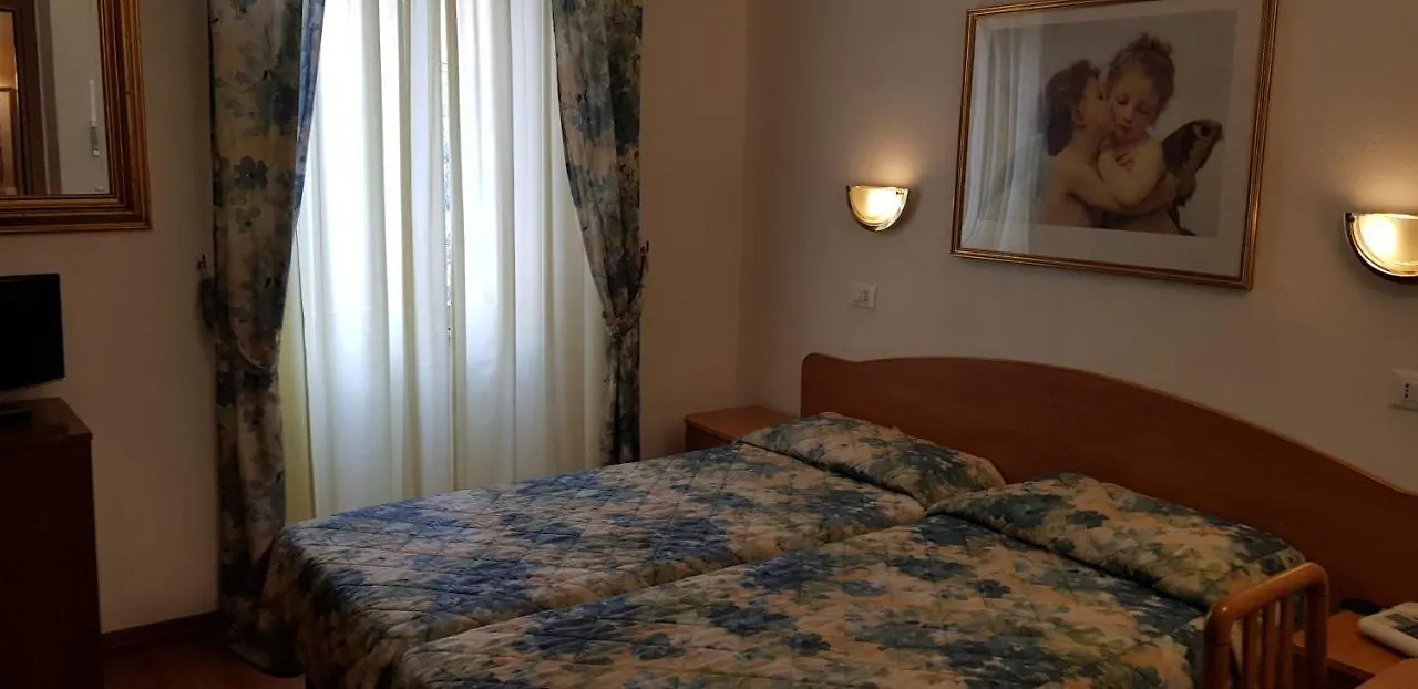***  Hotel Tirreno Rome Italie